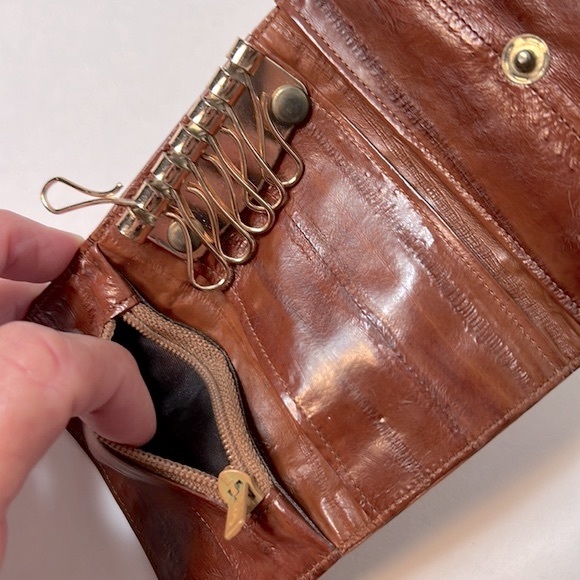 Eelskin checkbook cover and key case - Picture 7 of 8